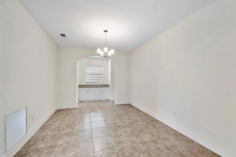 House in Royal Palm Beach, Florida 5 bedrooms, 280.94 sq.m. № 2186825 - photo 26