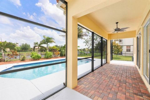 House in Royal Palm Beach, Florida 5 bedrooms, 280.94 sq.m. № 2186825 - photo 5