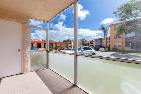 Copropriété à louer à Deerfield Beach, Floride: 2 chambres, 119.84 m2 № 2365951 - photo 7