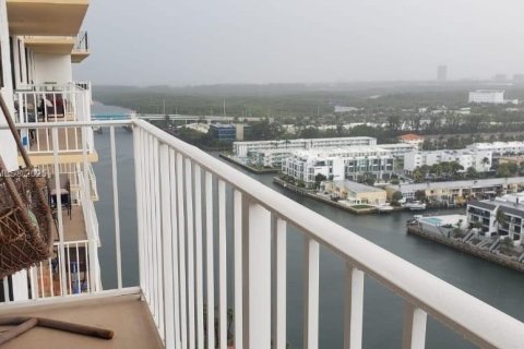 Condo in Sunny Isles Beach, Florida, 2 bedrooms  № 1635447 - photo 13