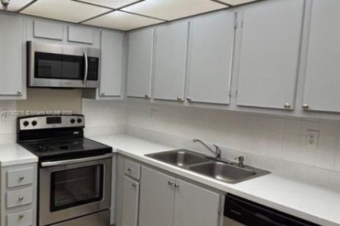 Condo in Sunny Isles Beach, Florida, 2 bedrooms  № 1635447 - photo 19