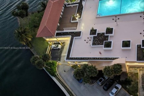 Condo in Sunny Isles Beach, Florida, 2 bedrooms  № 1635447 - photo 9