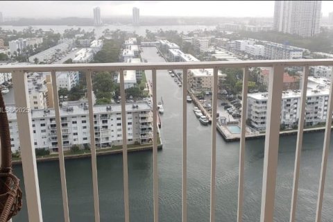 Condo in Sunny Isles Beach, Florida, 2 bedrooms  № 1635447 - photo 14