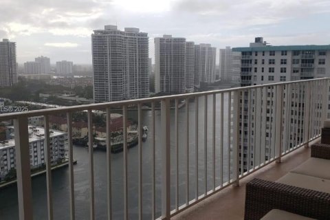 Condo in Sunny Isles Beach, Florida, 2 bedrooms  № 1635447 - photo 16