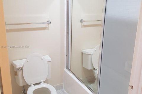 Condo in Sunny Isles Beach, Florida, 2 bedrooms  № 1635447 - photo 24