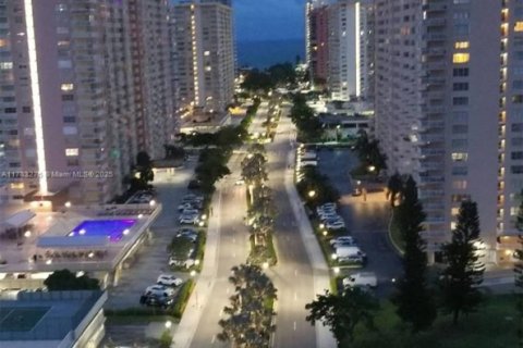 Condo in Sunny Isles Beach, Florida, 2 bedrooms  № 1635447 - photo 7