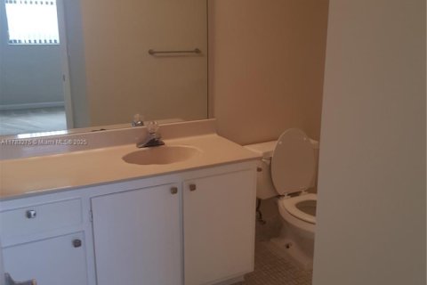 Condo in Sunny Isles Beach, Florida, 2 bedrooms  № 1635447 - photo 25