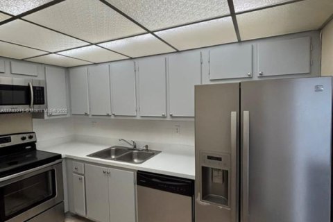 Condo in Sunny Isles Beach, Florida, 2 bedrooms  № 1635447 - photo 18