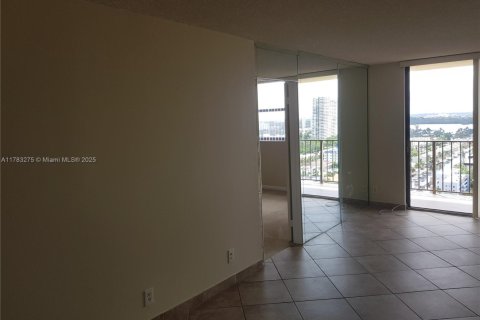 Condo in Sunny Isles Beach, Florida, 2 bedrooms  № 1635447 - photo 22