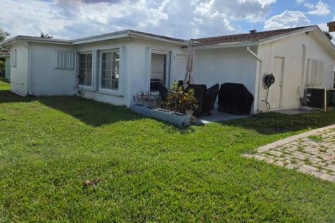 Casa en venta en Tamarac, Florida, 2 dormitorios, 110.83 m2 № 2146011 - foto 3