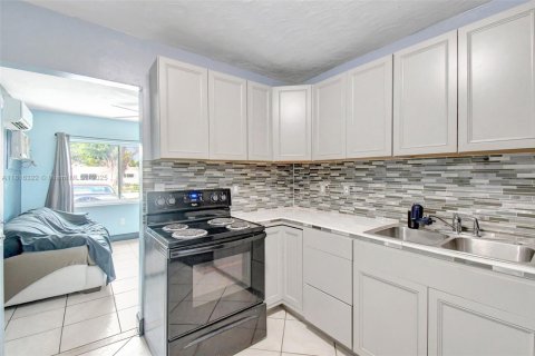 Villa ou maison à vendre à Miramar, Floride: 3 chambres, 78.41 m2 № 2014539 - photo 4