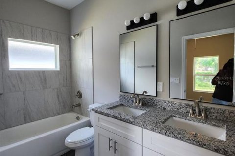 House in Tampa, Florida 3 bedrooms, 116.22 sq.m. № 2104532 - photo 5