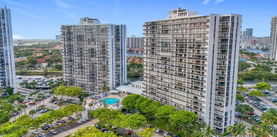 Condominio en Aventura, Florida, 2 dormitorios  № 1785884