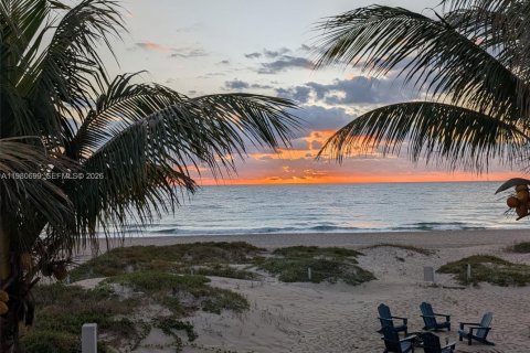 Condo à Pompano Beach, Floride, 3 chambres  № 2043911