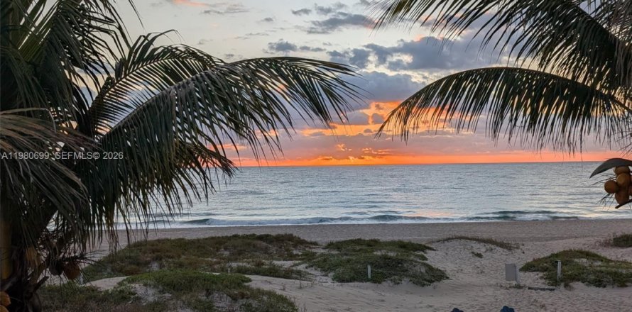 Condo à Pompano Beach, Floride, 3 chambres  № 2043911