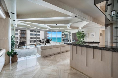 Copropriété à vendre à Bal Harbour, Floride: 2 chambres, 234.58 m2 № 2041947 - photo 2
