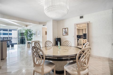 Copropriété à vendre à Bal Harbour, Floride: 2 chambres, 234.58 m2 № 2041947 - photo 9