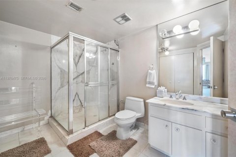 Copropriété à vendre à Bal Harbour, Floride: 2 chambres, 234.58 m2 № 2041947 - photo 21