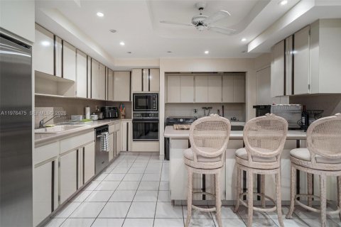 Copropriété à vendre à Bal Harbour, Floride: 2 chambres, 234.58 m2 № 2041947 - photo 10