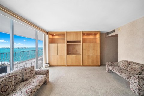 Copropriété à vendre à Bal Harbour, Floride: 2 chambres, 234.58 m2 № 2041947 - photo 15