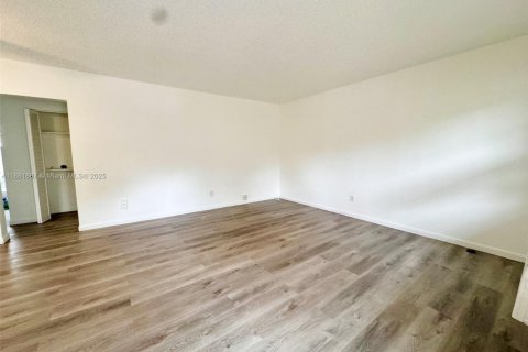 Copropriété à louer à North Miami, Floride: 1 chambre, 57.23 m2 № 1947326 - photo 4