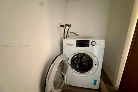 Copropriété à louer à North Miami, Floride: 1 chambre, 57.23 m2 № 1947326 - photo 13