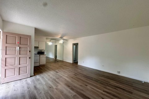 Copropriété à louer à North Miami, Floride: 1 chambre, 57.23 m2 № 1947326 - photo 7