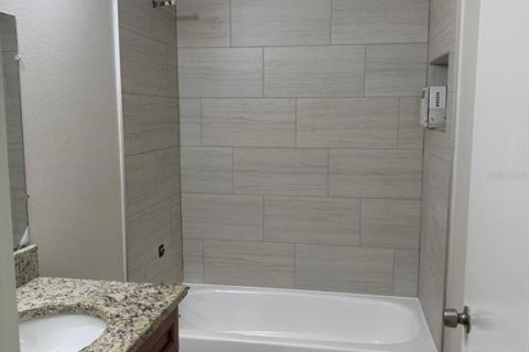 Villa ou maison à louer à Kissimmee, Floride: 3 chambres, 130.99 m2 № 2222514 - photo 4