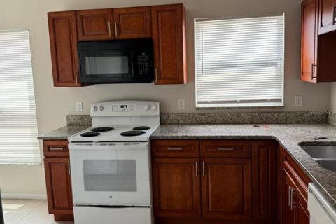 Villa ou maison à louer à Kissimmee, Floride: 3 chambres, 130.99 m2 № 2222514 - photo 7