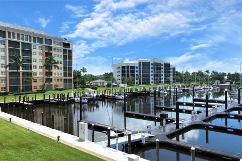Copropriété à vendre à Punta Gorda, Floride: 2 chambres, 106 m2 № 2312752 - photo 3