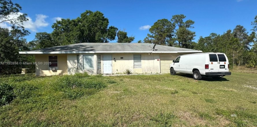 House in Lehigh Acres, Florida 2 bedrooms, 114.73 sq.m. № 1875519