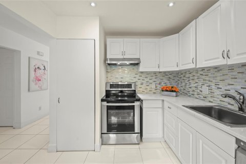 Condo in Boca Raton, Florida, 2 bedrooms  № 2190039 - photo 23