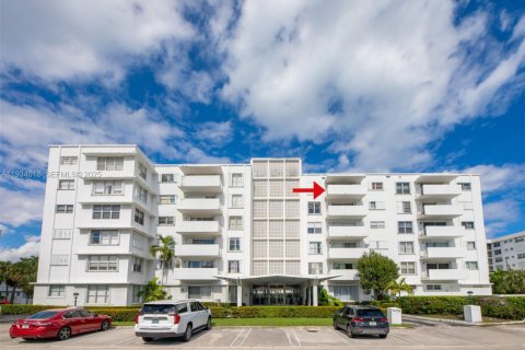 Condo à Bay Harbor Islands, Floride, 1 chambre  № 2152497