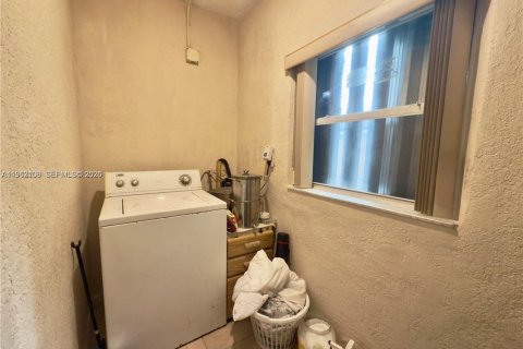 Villa ou maison à louer à Hollywood, Floride: 2 chambres, 86.96 m2 № 2025275 - photo 9