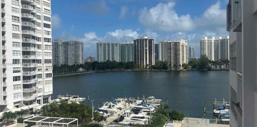 Condominio en Aventura, Florida, 2 dormitorios  № 1846237