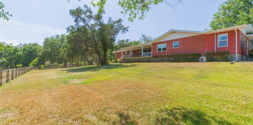 Villa ou maison à Dade City, Floride 4 chambres, 518.21 m2 № 2296812