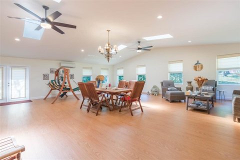 Villa ou maison à vendre à Dade City, Floride: 4 chambres, 518.21 m2 № 2296812 - photo 16