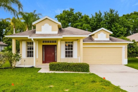 House in Apopka, Florida 3 bedrooms, 172.61 sq.m. № 2278052