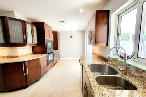 Casa en alquiler en Oakland Park, Florida, 3 dormitorios, 99.96 m2 № 1872057 - foto 7