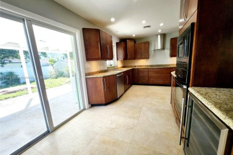 Casa en alquiler en Oakland Park, Florida, 3 dormitorios, 99.96 m2 № 1872057 - foto 8