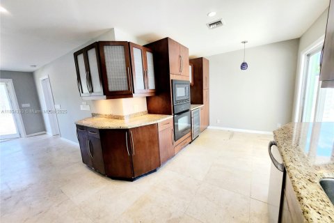 Casa en alquiler en Oakland Park, Florida, 3 dormitorios, 99.96 m2 № 1872057 - foto 5