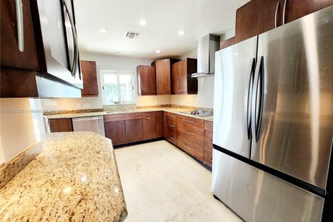 Casa en alquiler en Oakland Park, Florida, 3 dormitorios, 99.96 m2 № 1872057 - foto 1