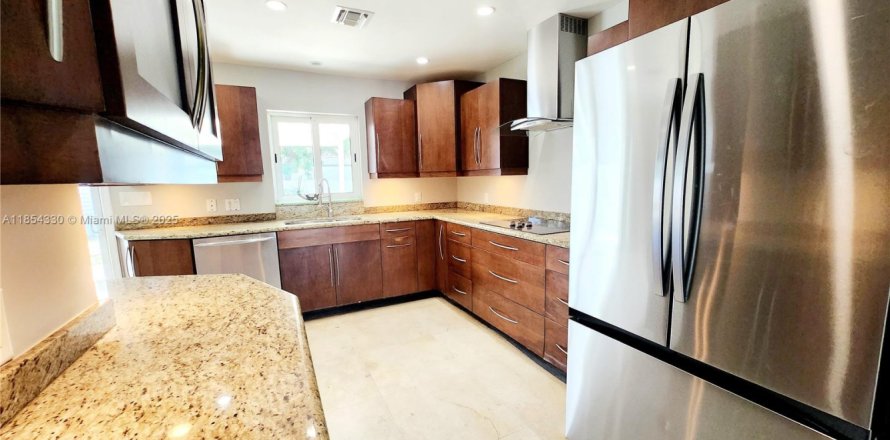 Casa en Oakland Park, Florida 3 dormitorios, 99.96 m2 № 1872057