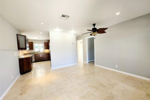 Casa en alquiler en Oakland Park, Florida, 3 dormitorios, 99.96 m2 № 1872057 - foto 2