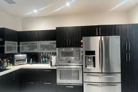 Casa en Doral, Florida 3 dormitorios, 190.36 m2 № 2081453