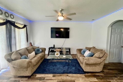 House in Kissimmee, Florida 4 bedrooms, 196.3 sq.m. № 2235404 - photo 12
