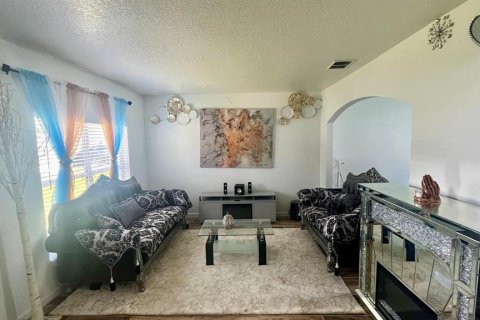 House in Kissimmee, Florida 4 bedrooms, 196.3 sq.m. № 2235404 - photo 6