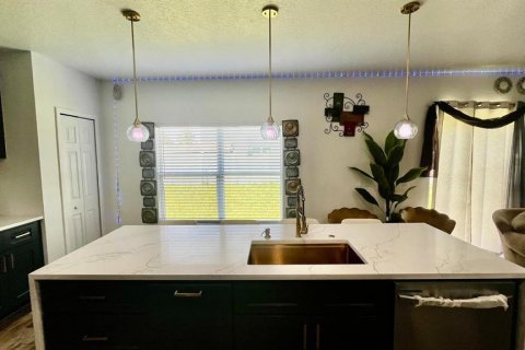House in Kissimmee, Florida 4 bedrooms, 196.3 sq.m. № 2235404 - photo 9