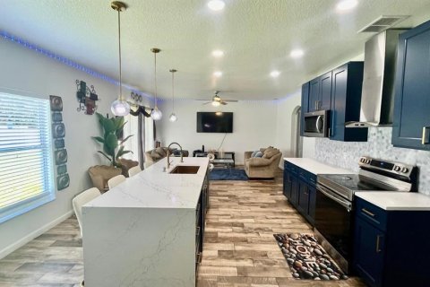 House in Kissimmee, Florida 4 bedrooms, 196.3 sq.m. № 2235404 - photo 8