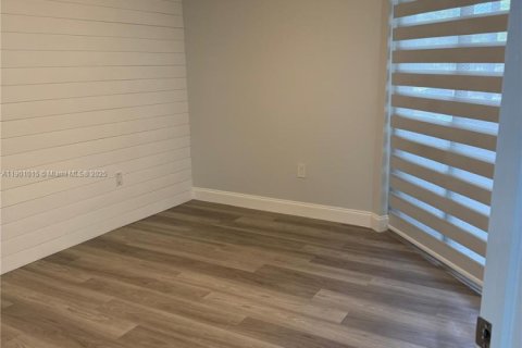 Condo in Miami, Florida, 2 bedrooms  № 1952352 - photo 7